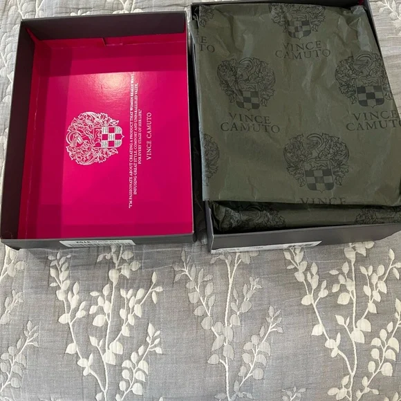 Shoes/ Heels/ Pumps, brand Vince Camuto, size 10, color black - Picture 14 of 15